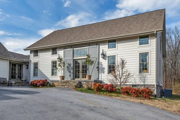 $1,100,000 | 712 State Highway 48, Dickson, TN 37055