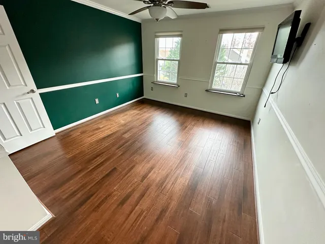 a view of a livingroom with an empty space