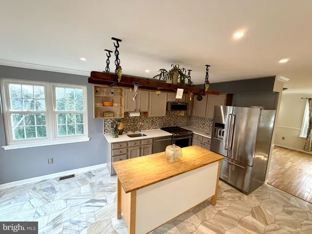 $599,999 | 10715 Hunters Chase Lane, Damascus, MD 20872