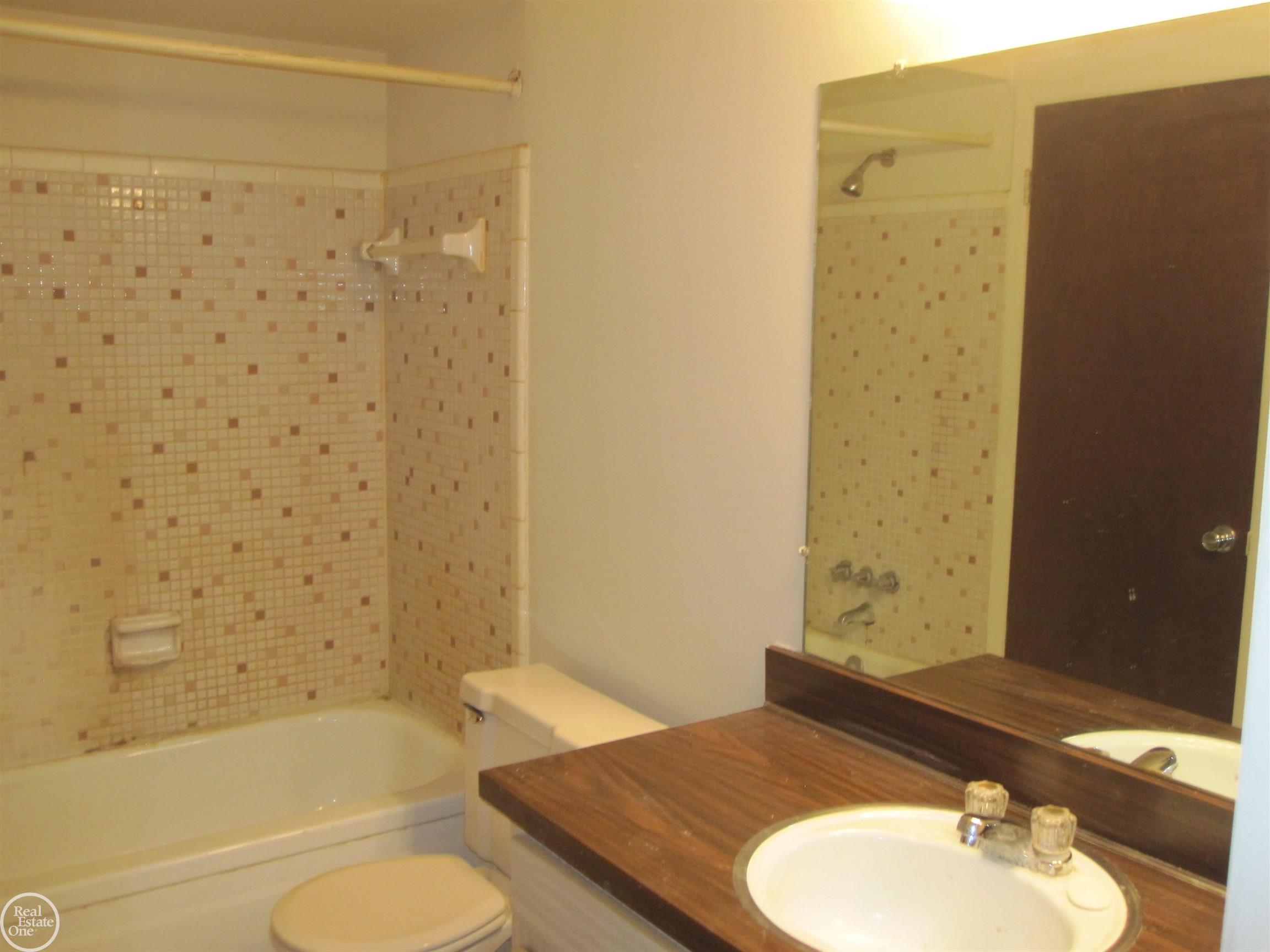 29101 Hayes Road, Unit 32 Warren, MI 48088 - Photo 10 of 20