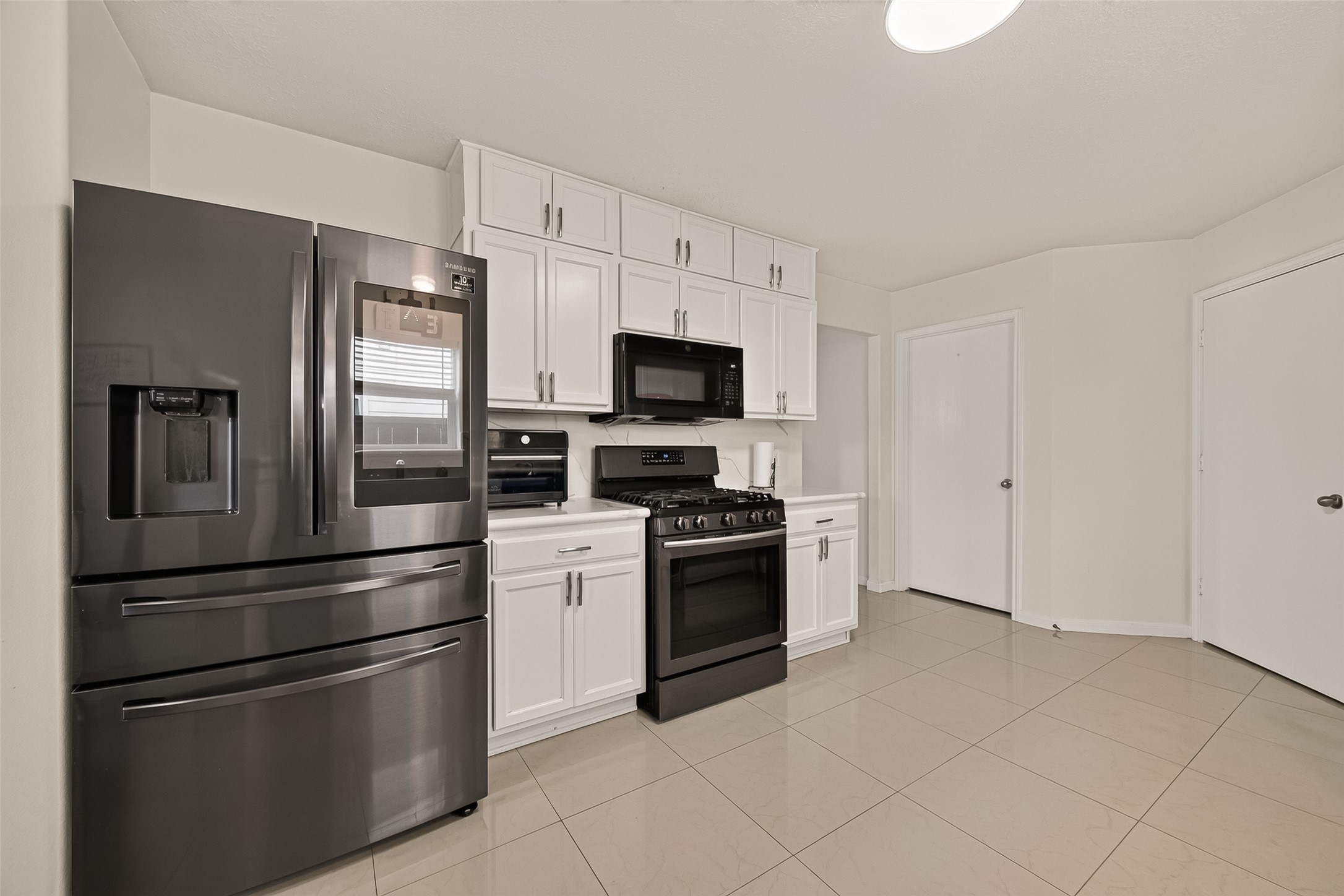 10931 View Pointe Lane Houston, TX 77034 - Photo 7 of 21 Refrigerator will not stay