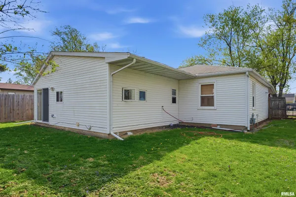 $159,900 | 113 Grant Street, Washington, IL 61571