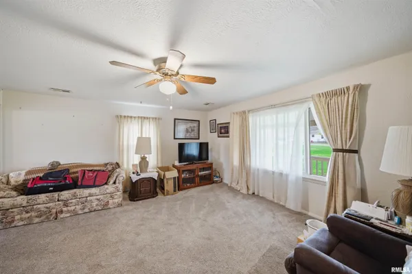 $159,900 | 113 Grant Street, Washington, IL 61571