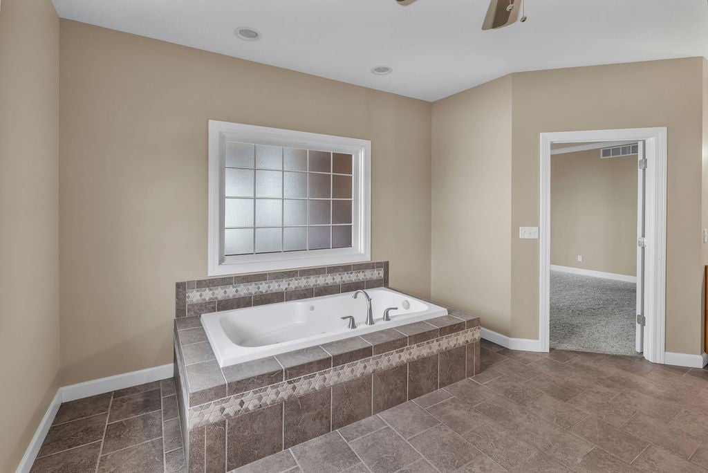 6561 Daybrook Drive Decatur, IL 62521 - Photo 21 of 44 Gallery Image 21
