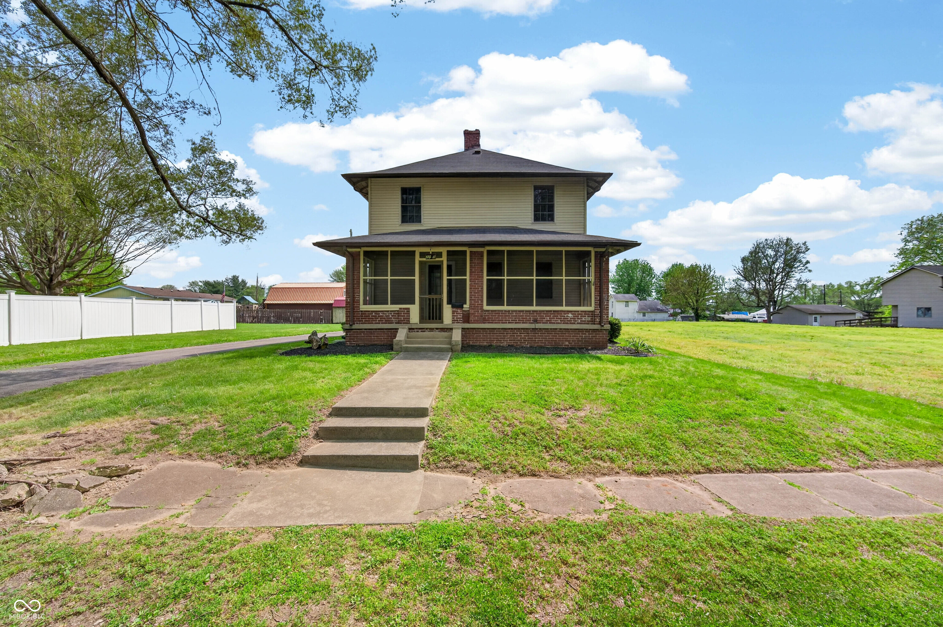 2115 Irwin Drive Columbus, IN 47201 - Photo 3 of 75