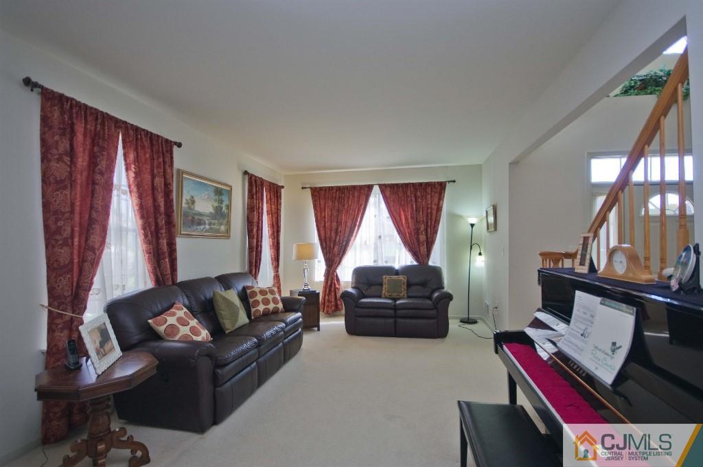 10 Champlain Road Monmouth Junction, NJ 08852 - Photo 4 of 25 Gallery Image 4