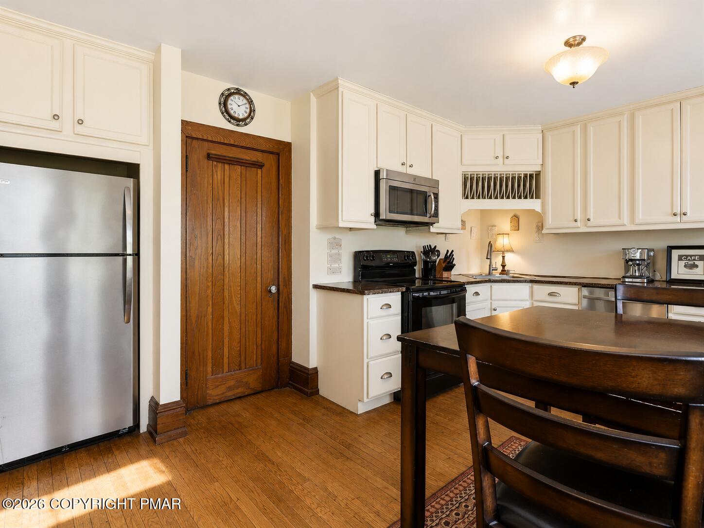 204 Lake Road Swiftwater, PA 18370 - Photo 20 of 56 Kitchen