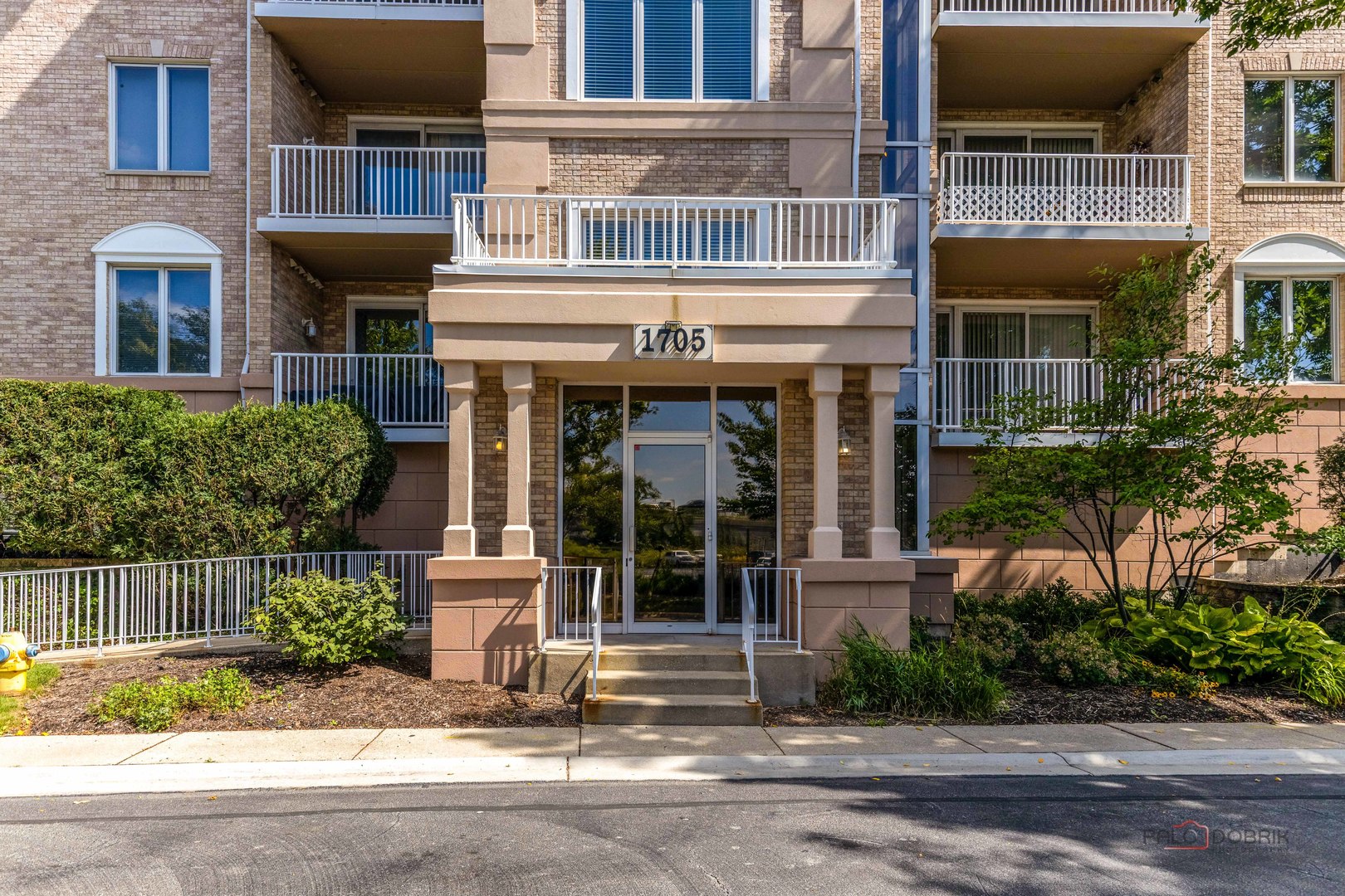 1705 Pavilion Way, Unit 407 Park Ridge, IL 60068 - Photo 3 of 36 Gallery Image 3