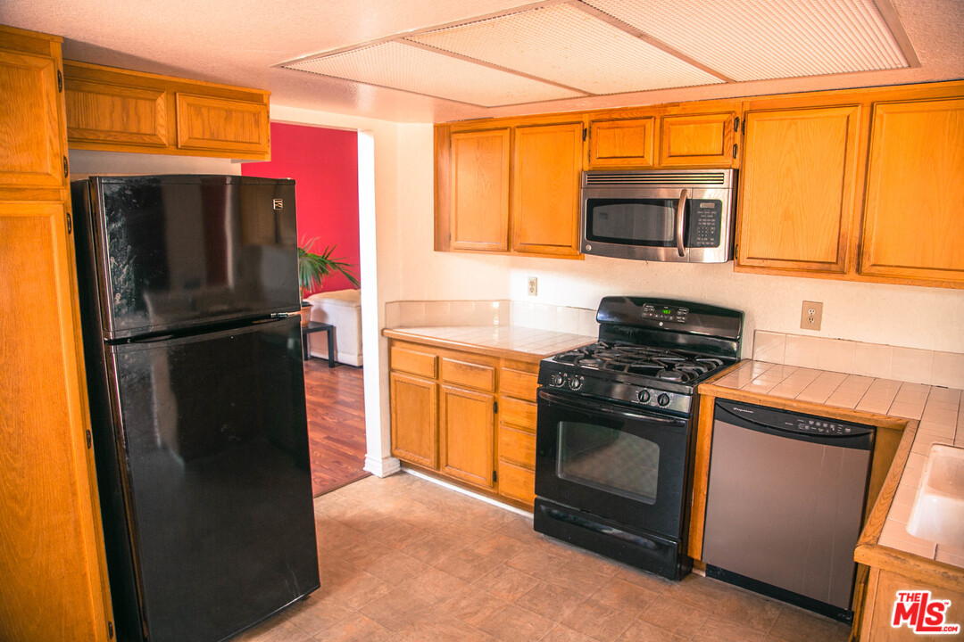 1206 West Craig Street Rialto, CA 92377 - Photo 13 of 40 Gallery Image 13