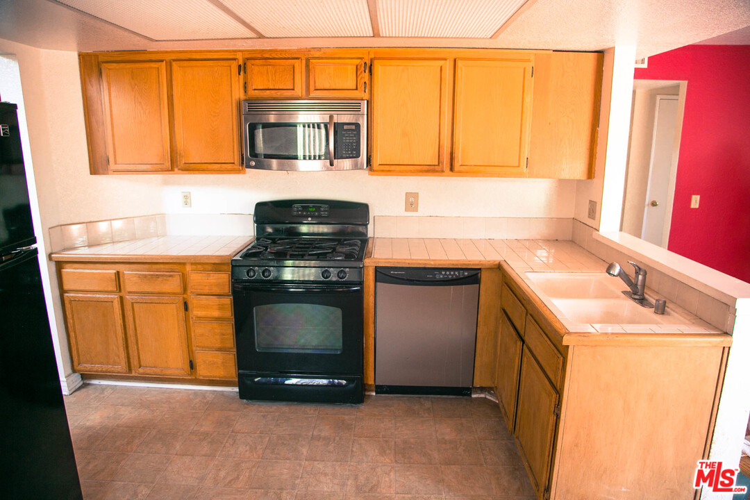 1206 West Craig Street Rialto, CA 92377 - Photo 14 of 40 Gallery Image 14
