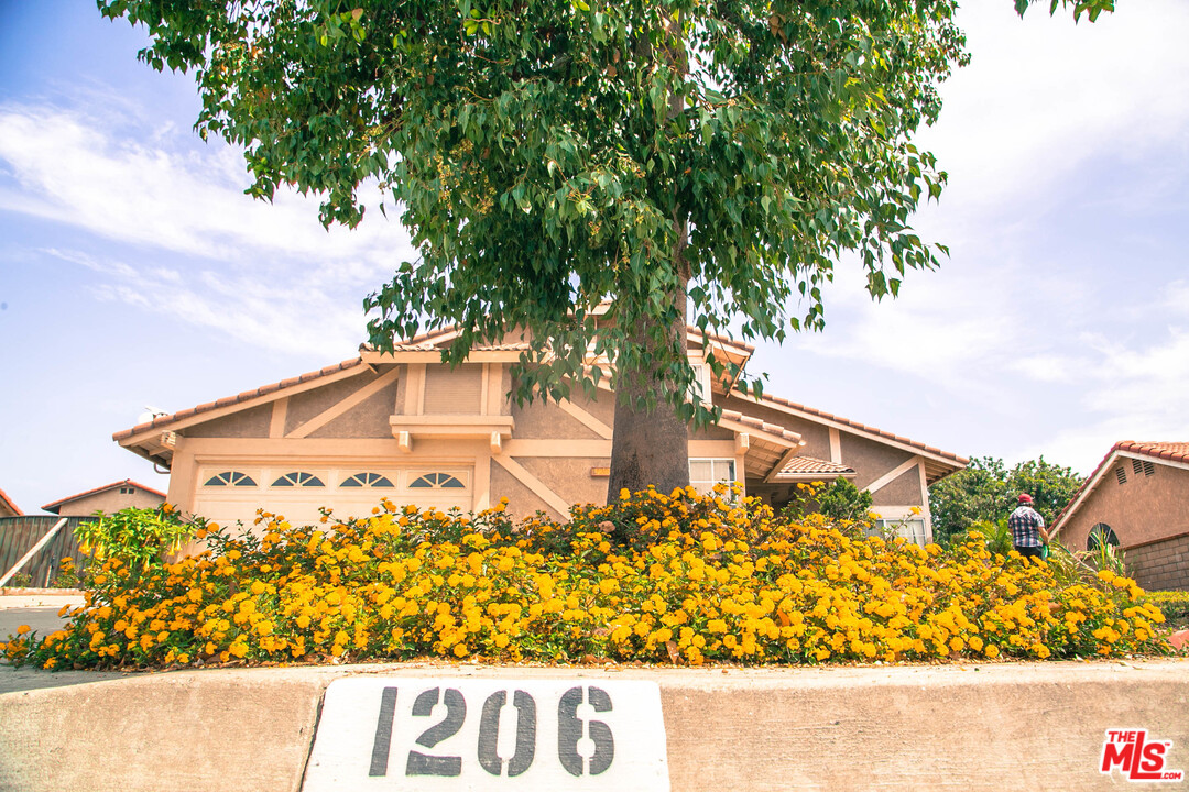 1206 West Craig Street Rialto, CA 92377 - Photo 3 of 40 Gallery Image 3