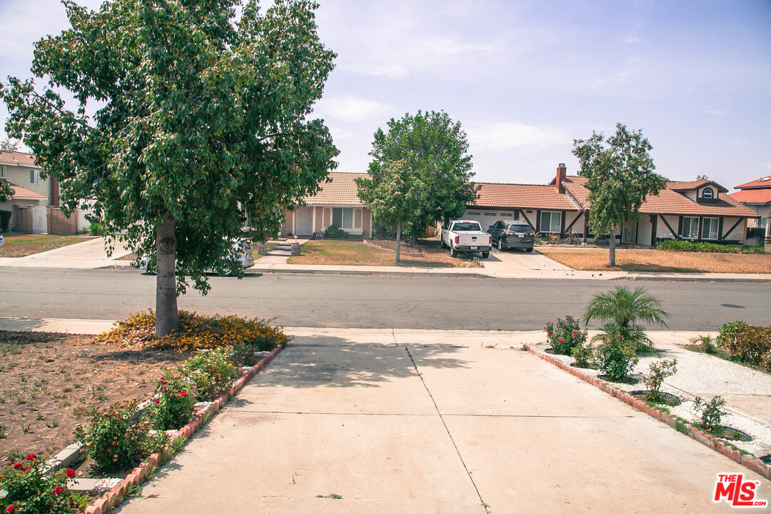 1206 West Craig Street Rialto, CA 92377 - Photo 6 of 40 Gallery Image 6