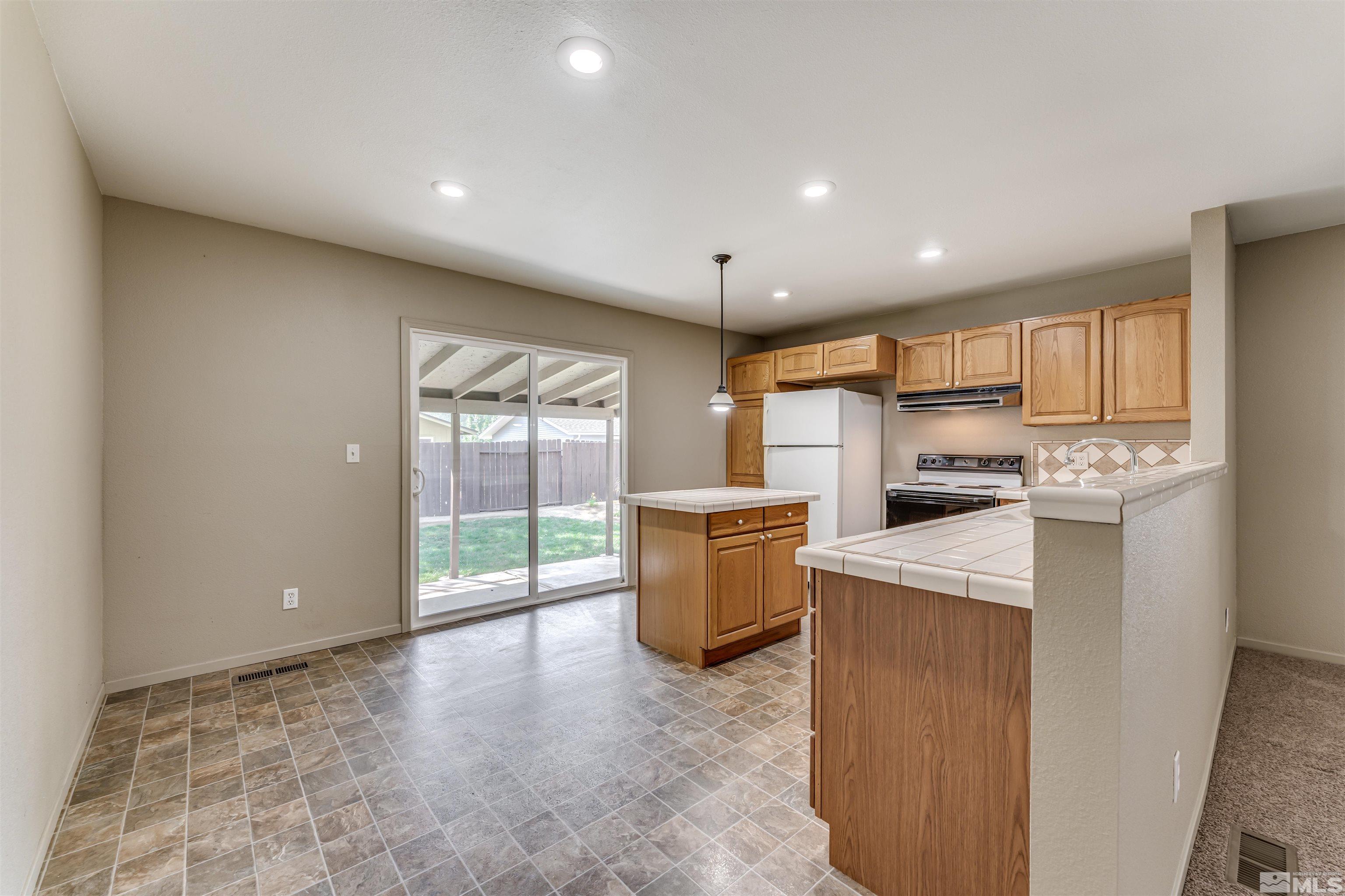 4370 Valdez Way Reno, NV 89502 - Photo 8 of 33 Photo 8