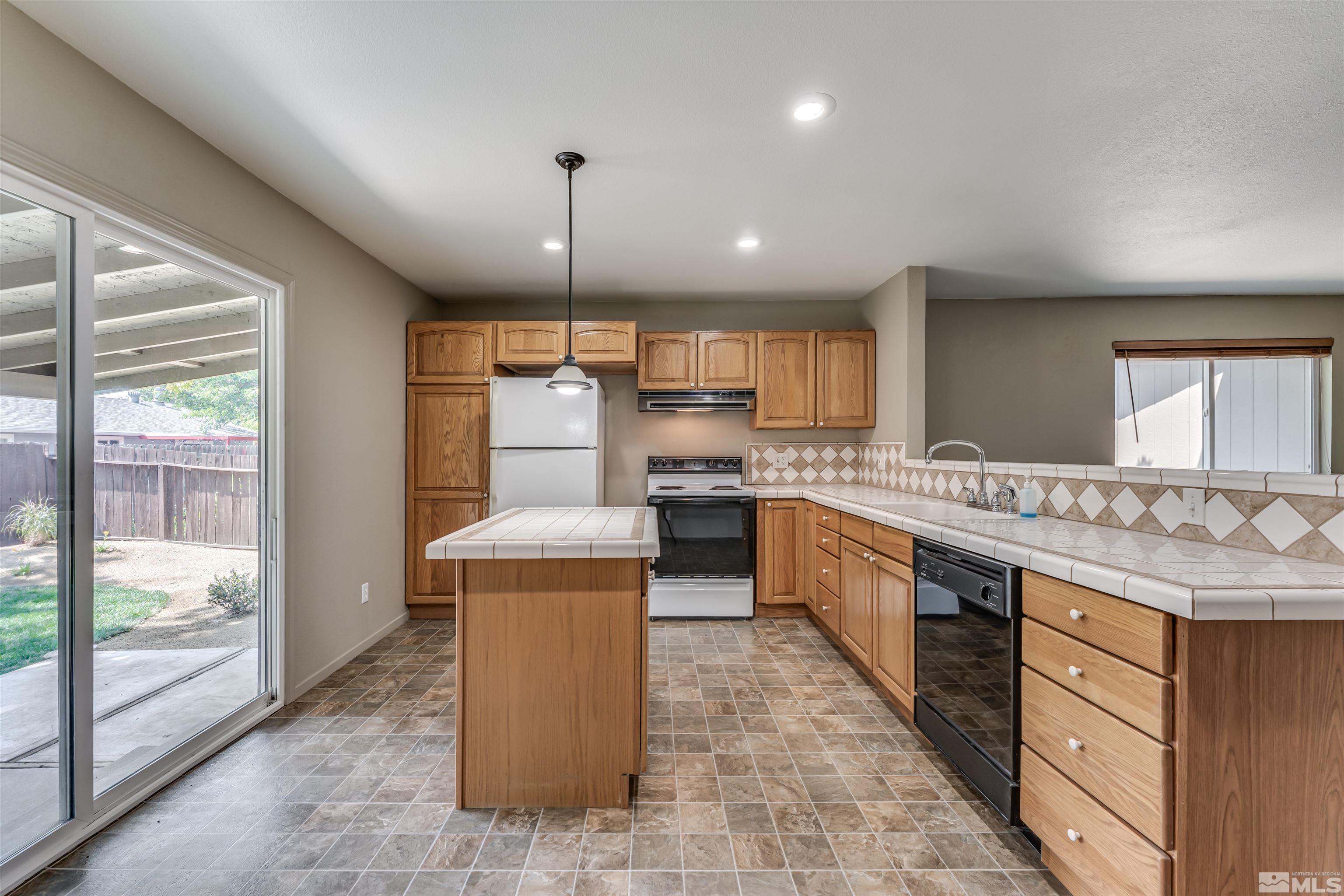 4370 Valdez Way Reno, NV 89502 - Photo 9 of 33 Photo 9