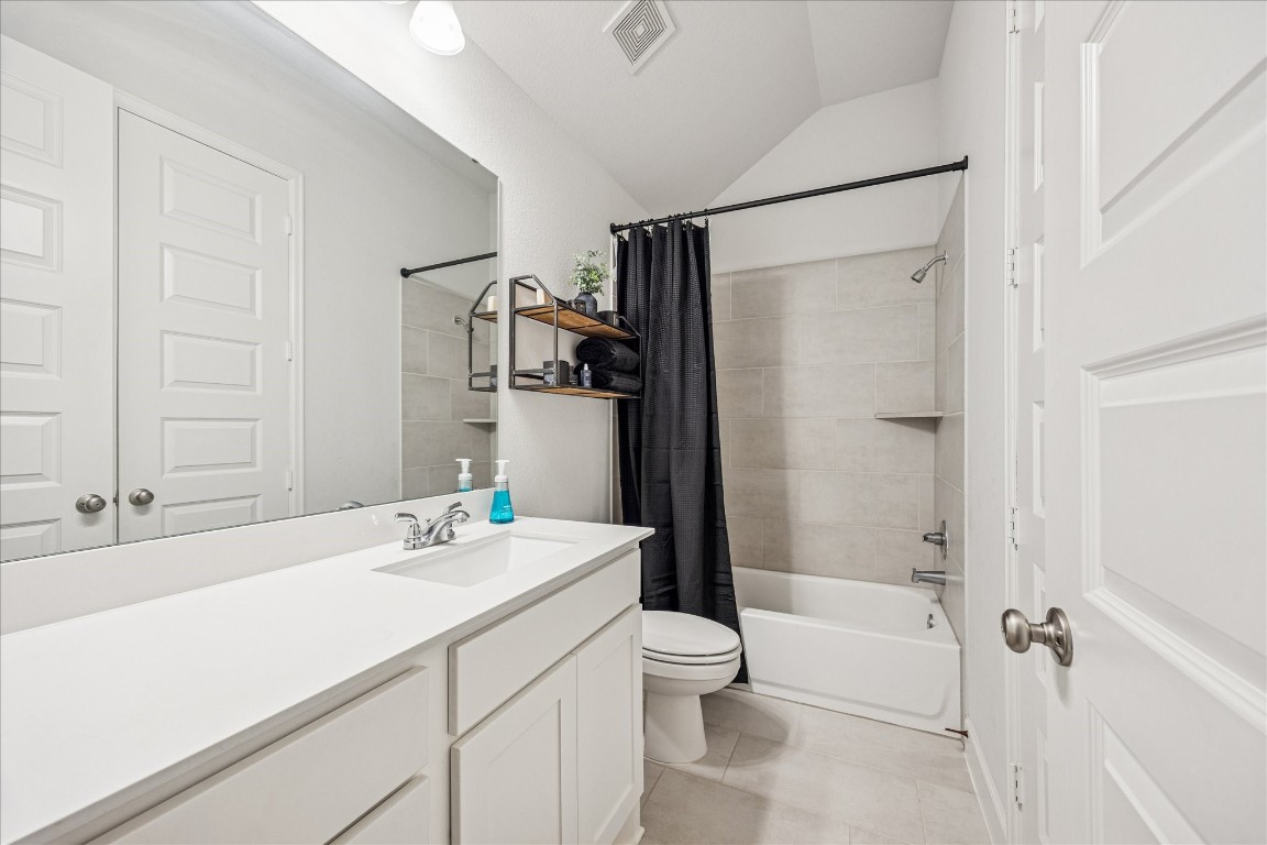 4527 Peloton Road Rosharon, TX 77583 - Photo 27 of 30 a bathroom with a sink a toilet and shower