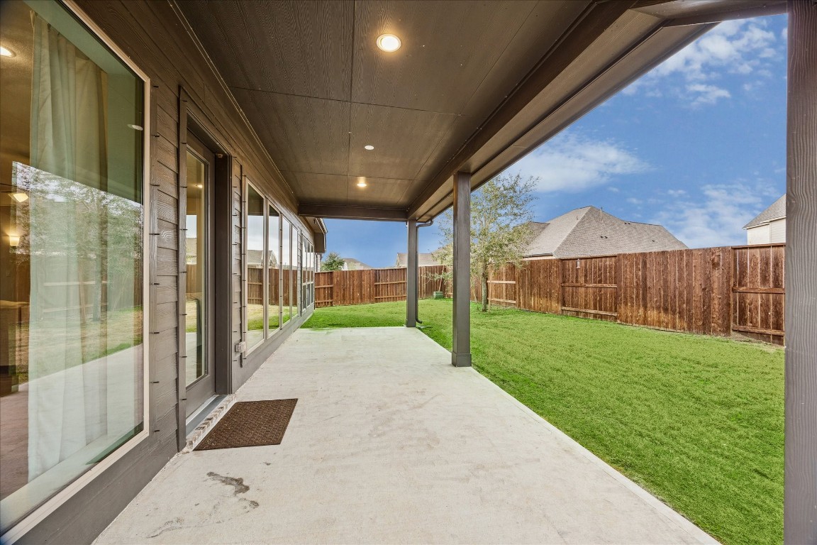 4527 Peloton Road Rosharon, TX 77583 - Photo 5 of 30 a view of a yard with wooden fence