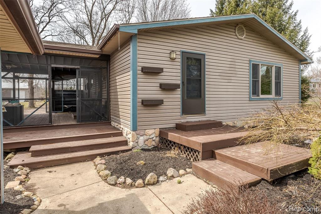 13396 North Road Fenton, MI 48430 - Photo 3 of 52