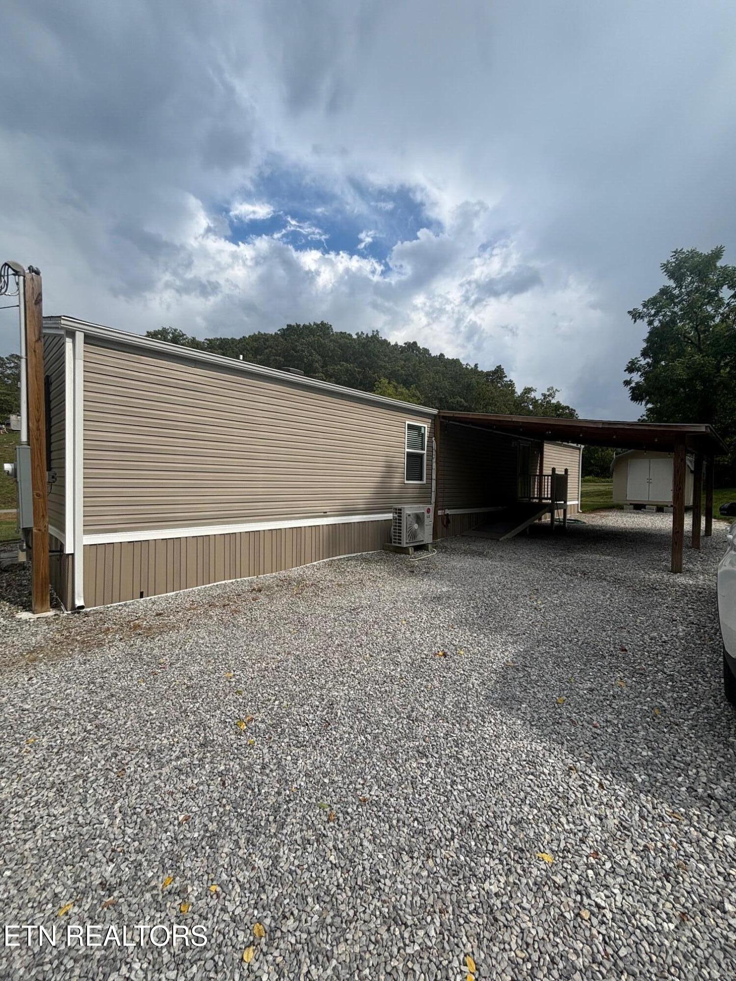 480 Water Street Speedwell, TN 37870 - Photo 2 of 22 IMG_4649