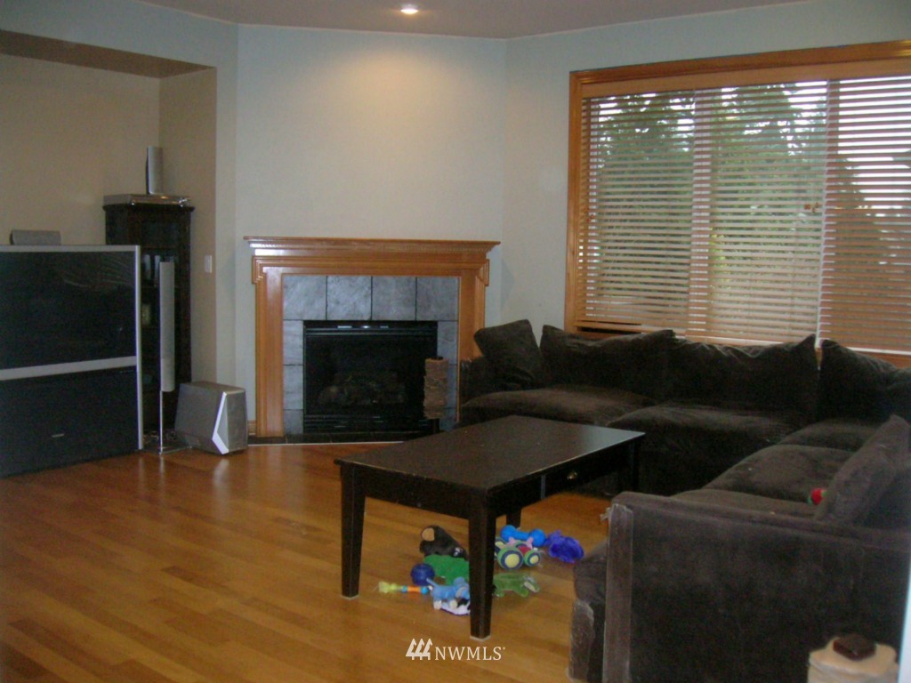 209 Chelan Avenue Northeast Renton, WA 98059 - Photo 2 of 15