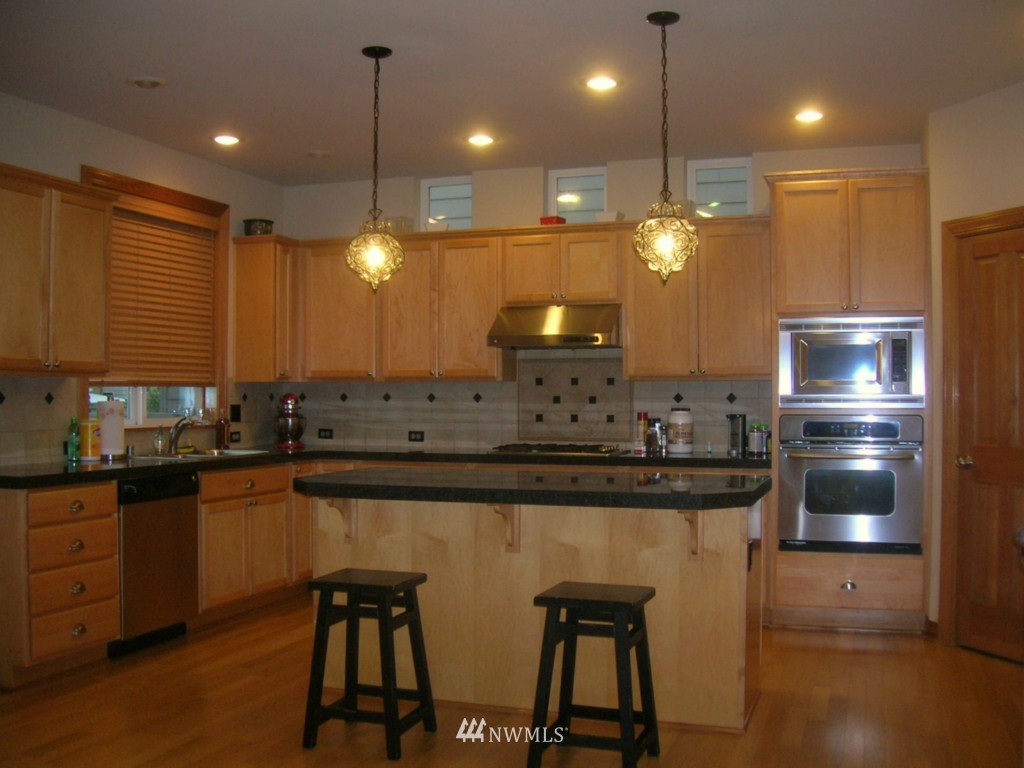 209 Chelan Avenue Northeast Renton, WA 98059 - Photo 6 of 15