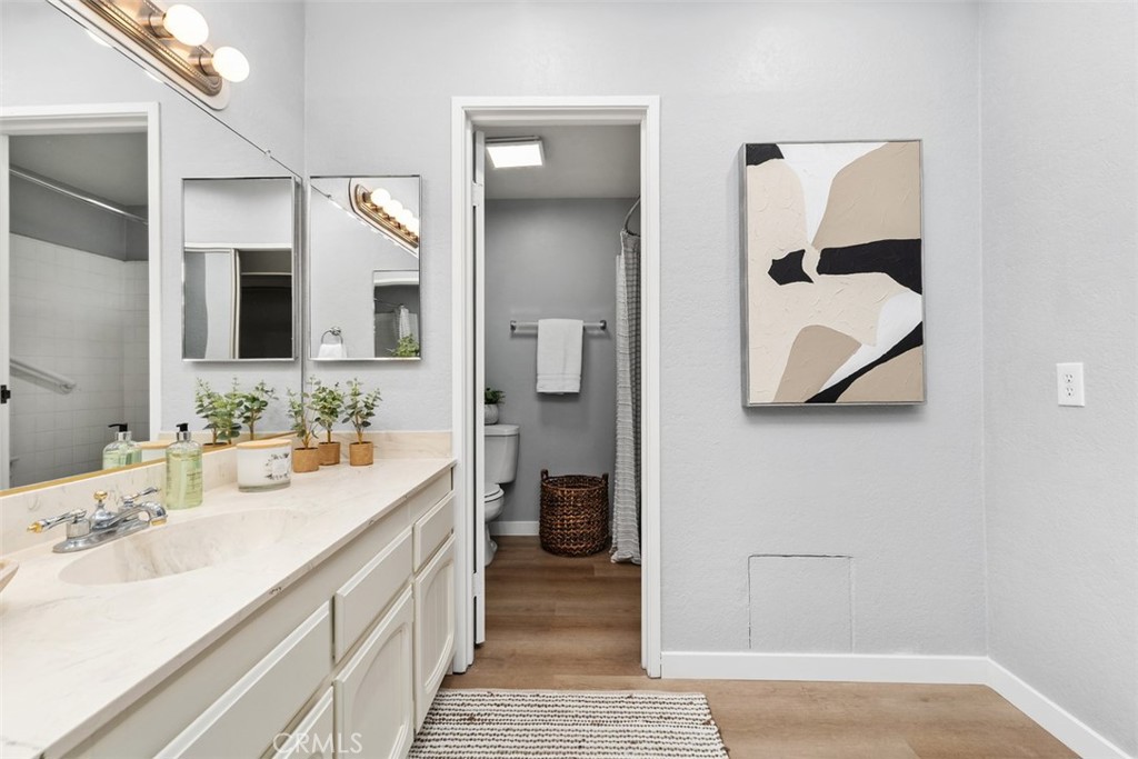 12300 Montecito Road, Unit 39 Seal Beach, CA 90740 - Photo 28 of 41 Primary Bathroom