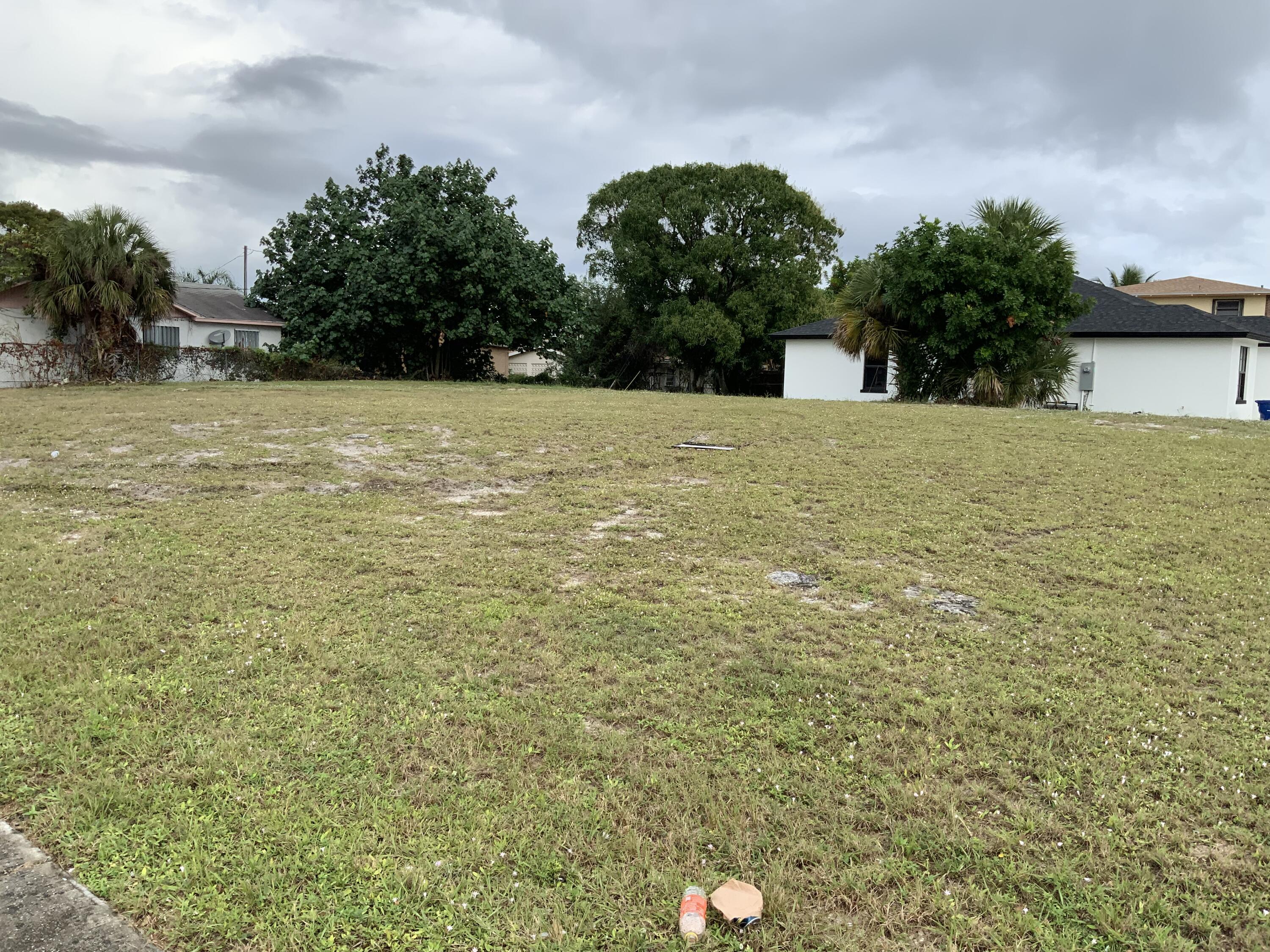 Null Null 32nd & Avenue South Riviera Beach, FL 33404 - Photo 4 of 4 a view of a lake view