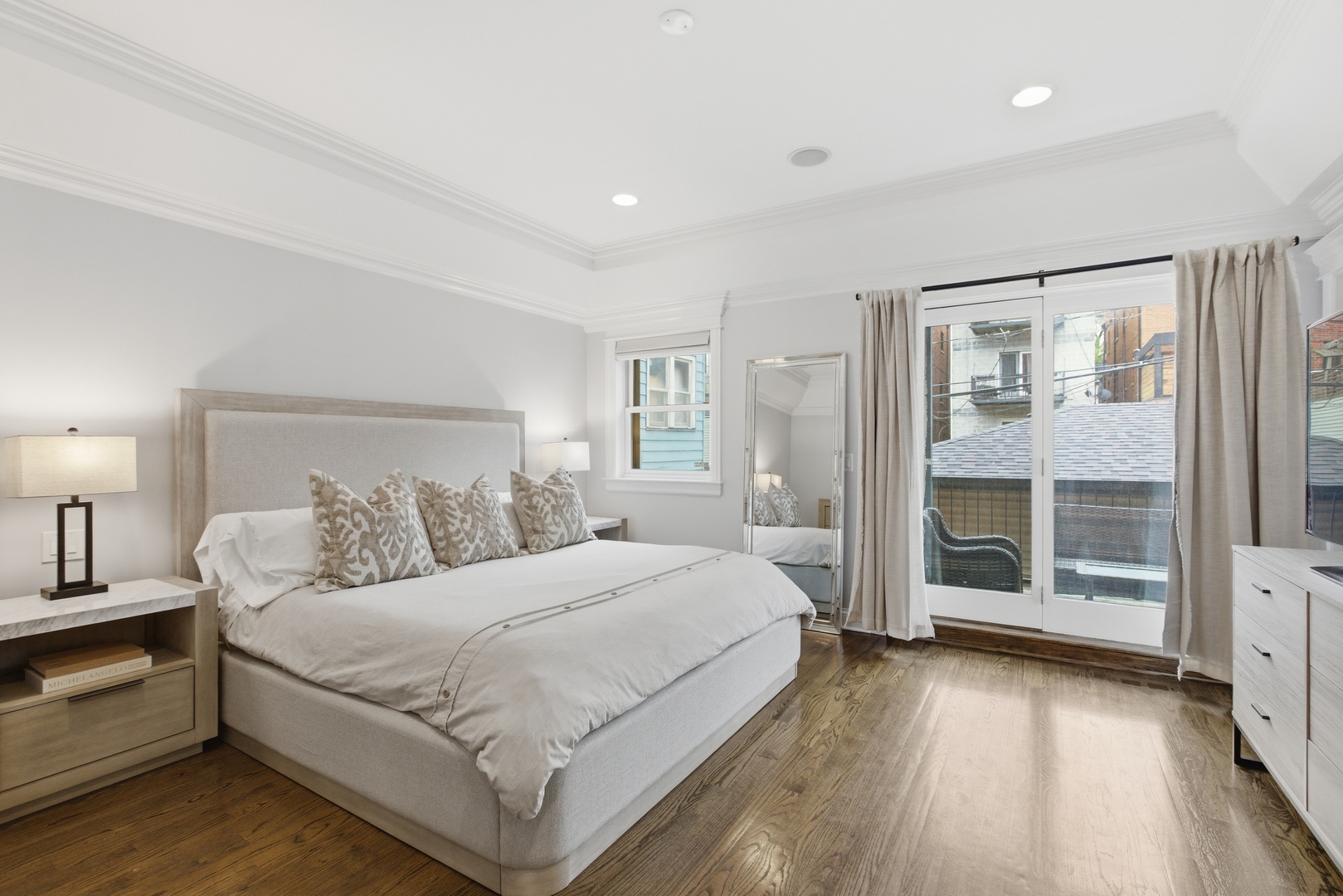 927 West George Street, Unit 2 Chicago, IL 60657 - Photo 15 of 25