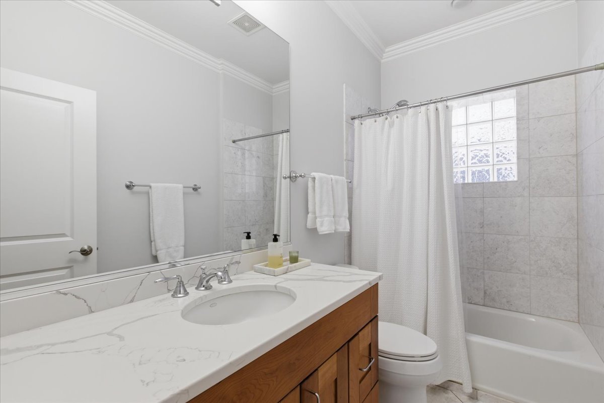 927 West George Street, Unit 2 Chicago, IL 60657 - Photo 21 of 25