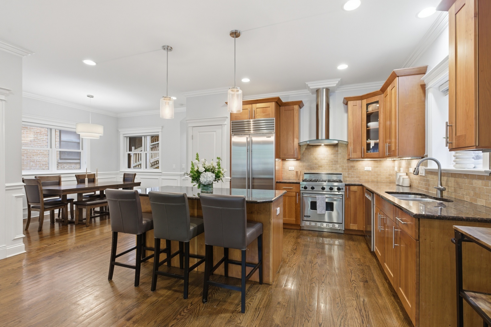 927 West George Street, Unit 2 Chicago, IL 60657 - Photo 3 of 25