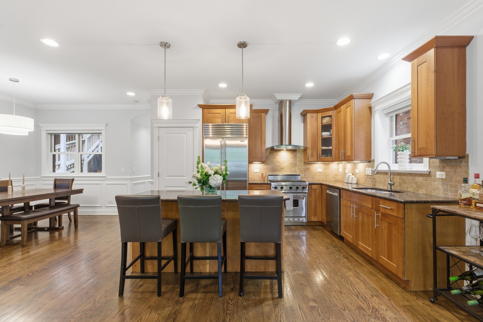 927 West George Street, Unit 2 Chicago, IL 60657 - Photo 4 of 25