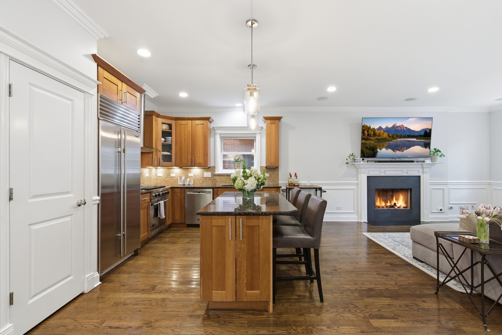 927 West George Street, Unit 2 Chicago, IL 60657 - Photo 7 of 25