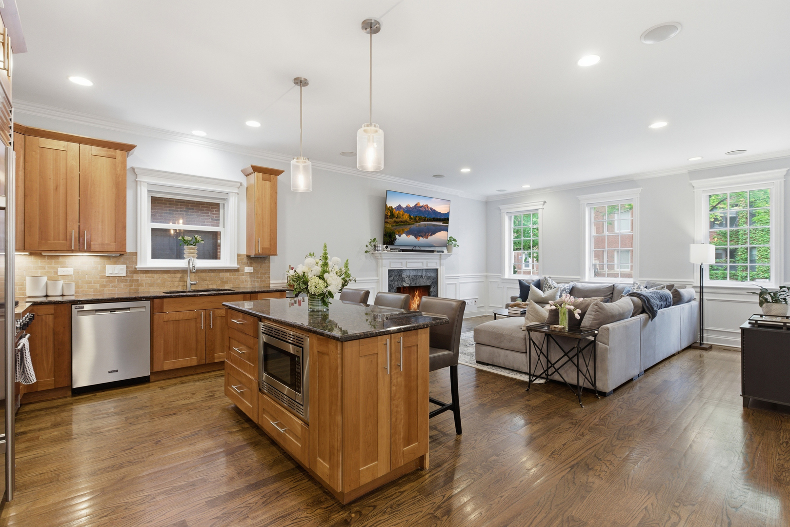 927 West George Street, Unit 2 Chicago, IL 60657 - Photo 8 of 25