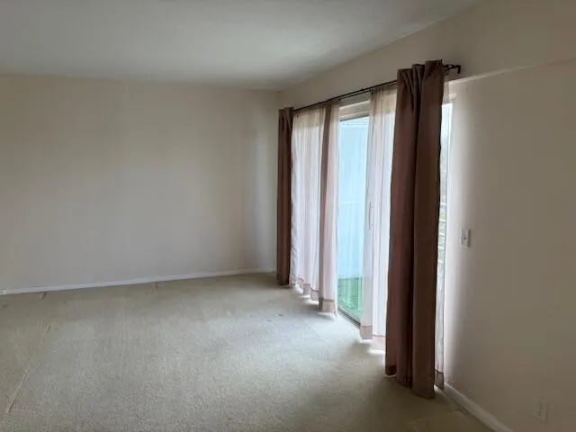 a view of empty room with a ceiling fan
