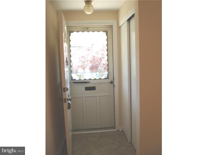 7465 Brockton Road Philadelphia, PA 19151 - Photo 2 of 24 Foyer