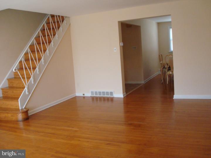 7465 Brockton Road Philadelphia, PA 19151 - Photo 3 of 24 Living Room