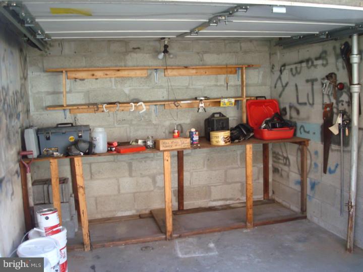 7465 Brockton Road Philadelphia, PA 19151 - Photo 23 of 24 Garage