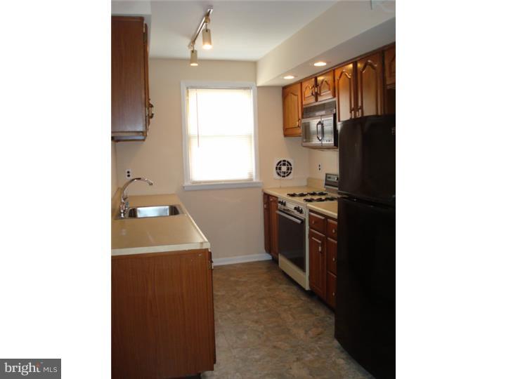 7465 Brockton Road Philadelphia, PA 19151 - Photo 5 of 24 Kitchen