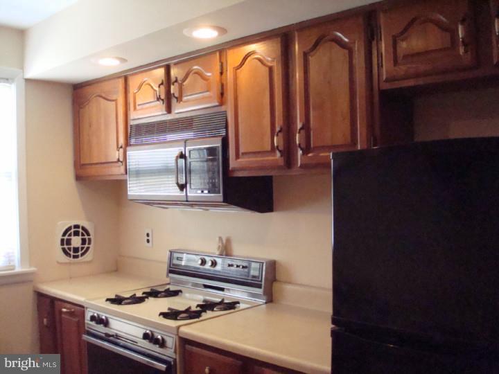 7465 Brockton Road Philadelphia, PA 19151 - Photo 6 of 24 Kitchen