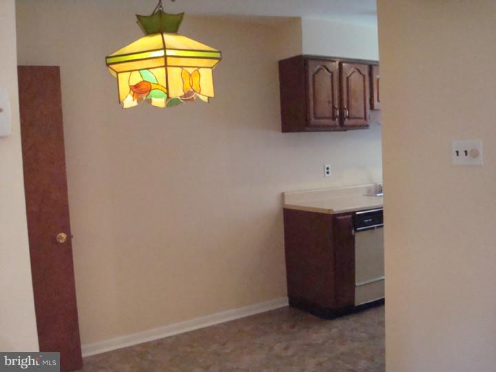 7465 Brockton Road Philadelphia, PA 19151 - Photo 8 of 24 Kitchen