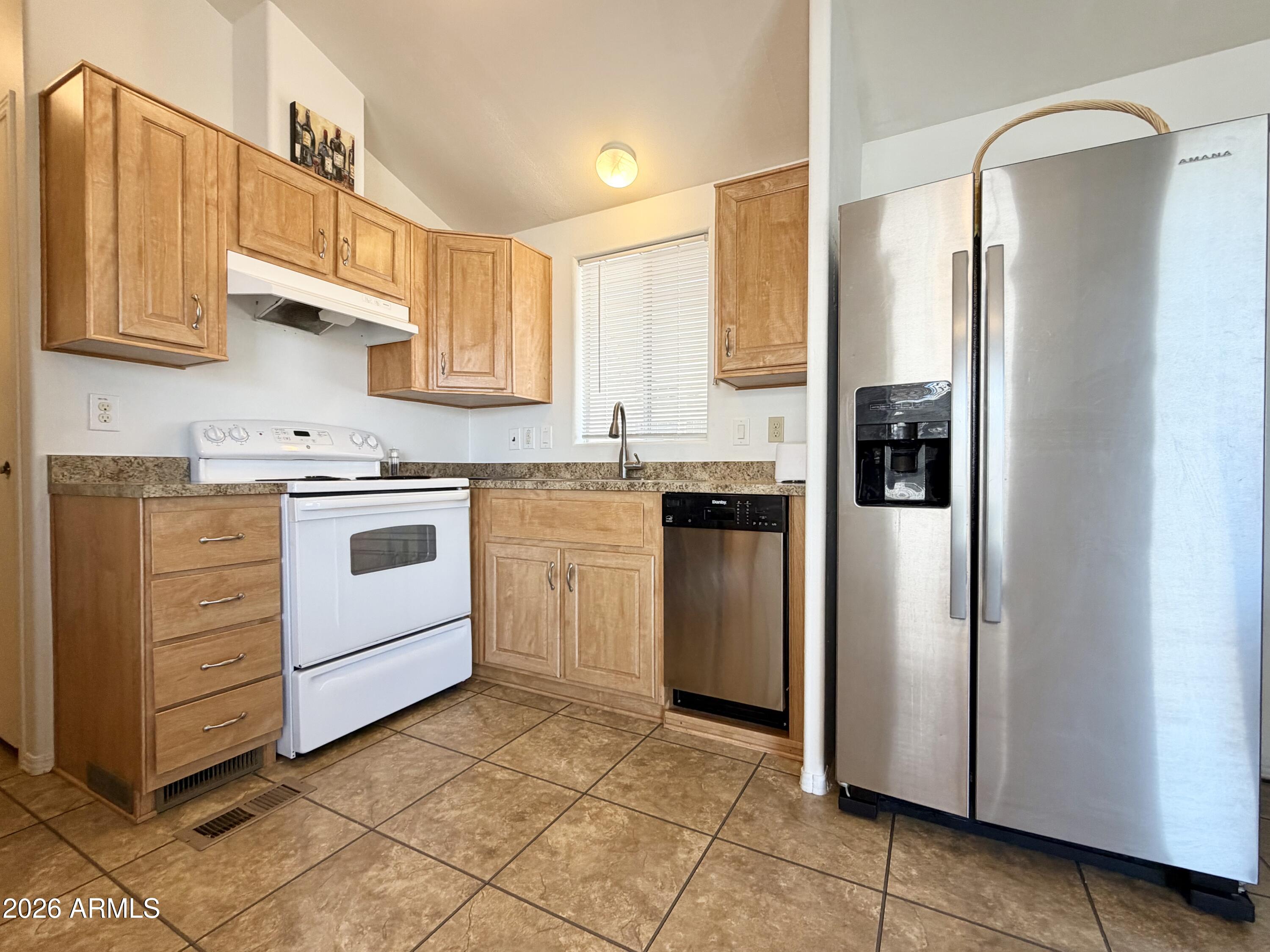 111 South Greenfield Road, Unit 244 Mesa, AZ 85206 - Photo 33 of 69 FUNTCTIONAL KITCHEN