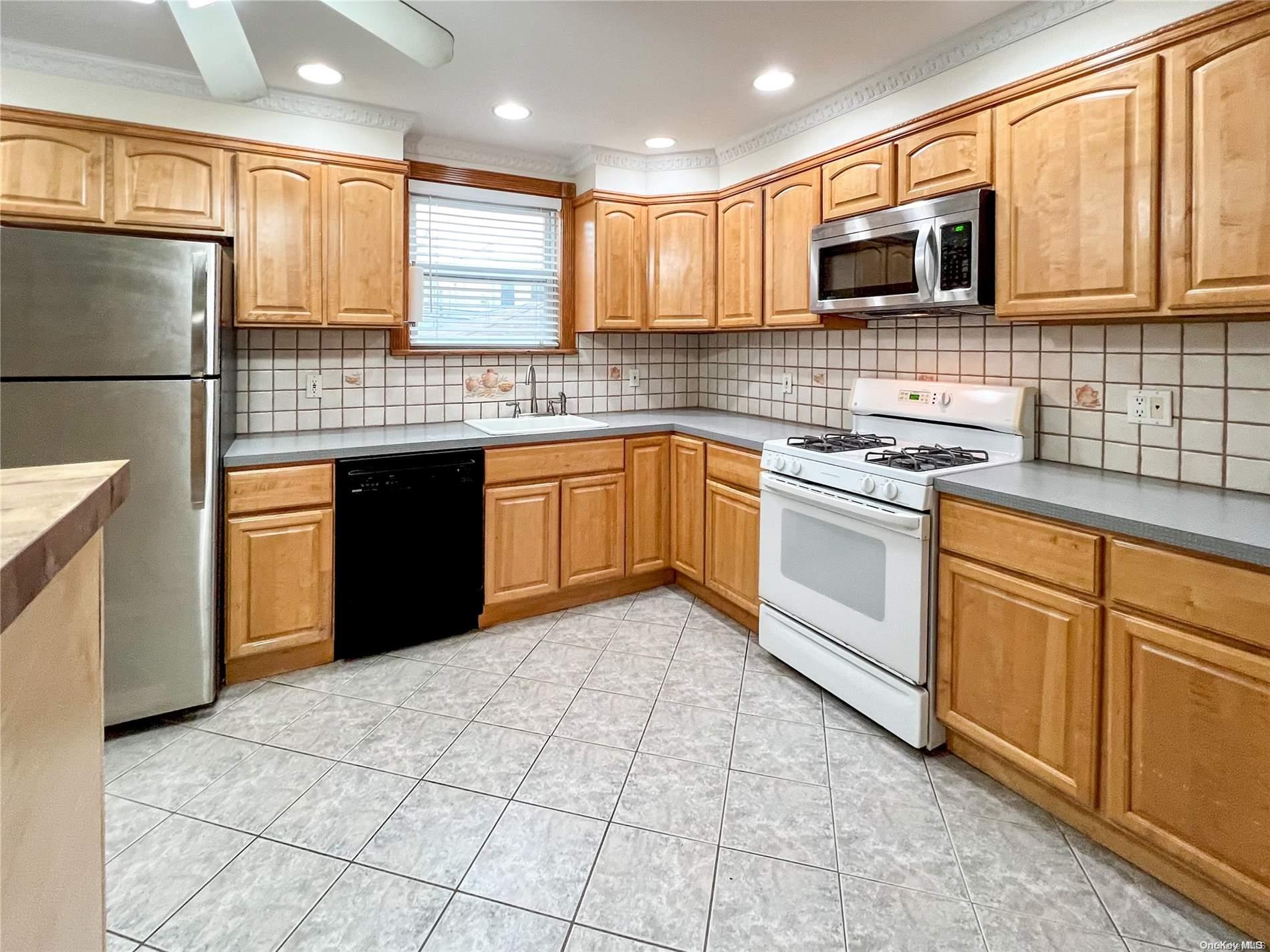 352 95th Street Brooklyn, NY 11209 - Photo 8 of 22