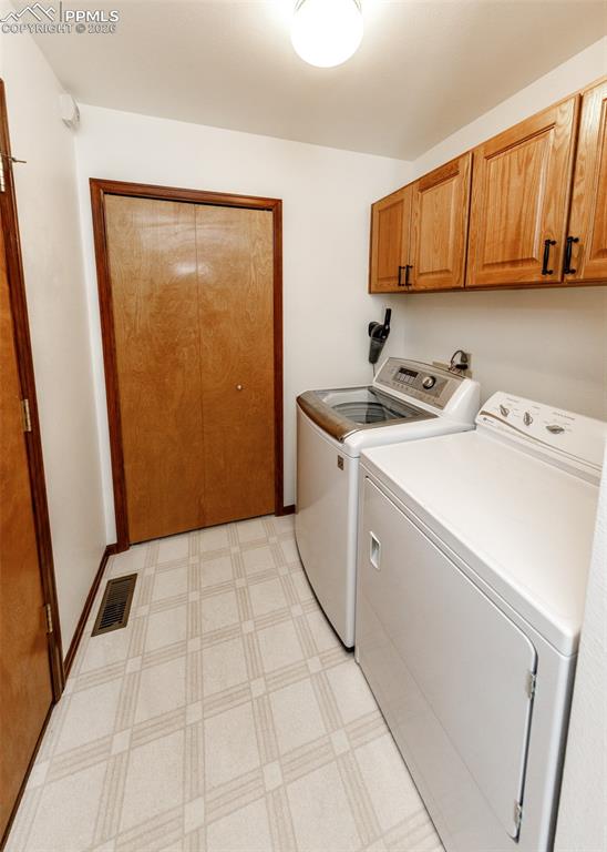 17908 New London Road Monument, CO 80132 - Photo 28 of 41 a utility room with dryer and washer