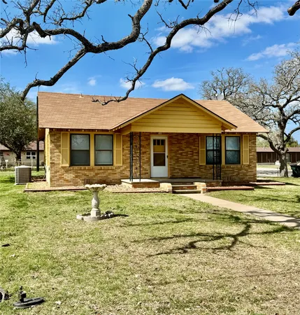$254,500 | 589 North Chambers Street, Giddings, TX 78942