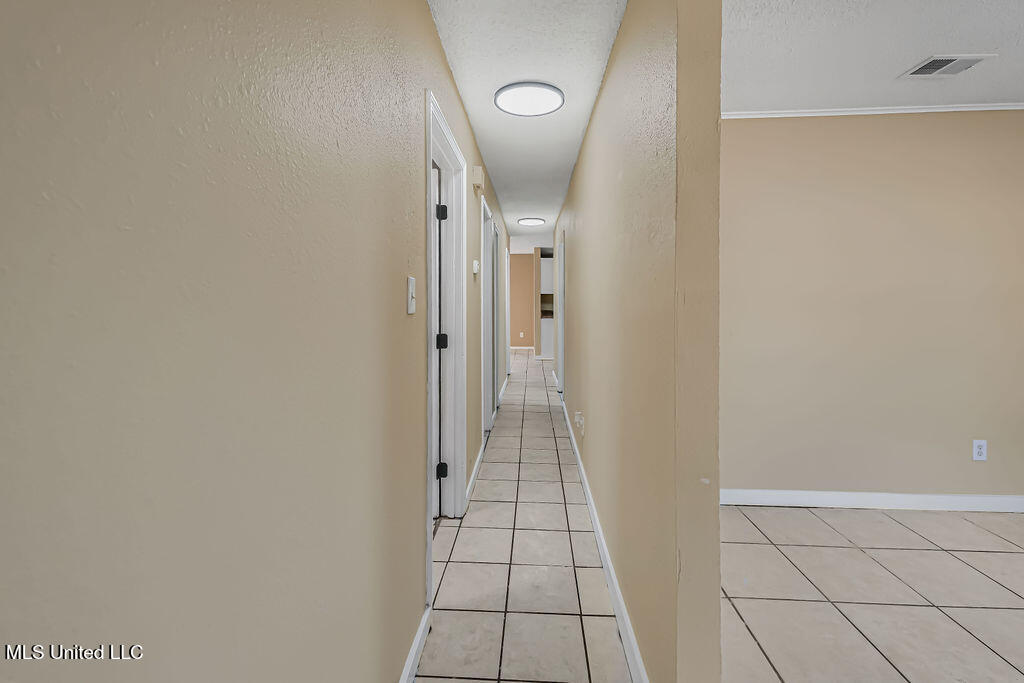 4718 Jackson Avenue Moss Point, MS 39563 - Photo 5 of 16 DSC00711