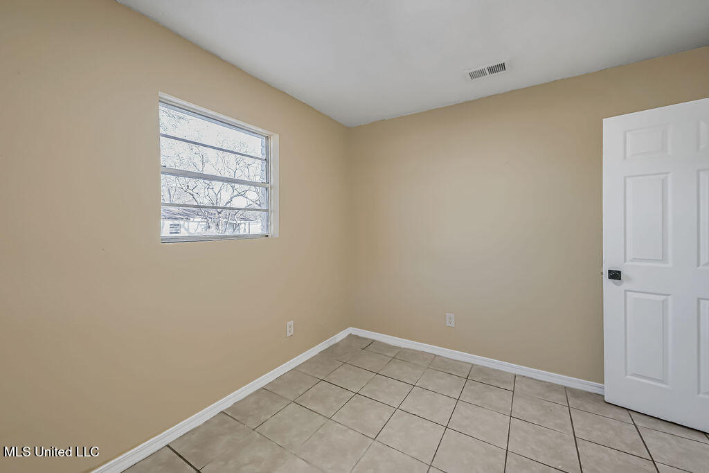 4718 Jackson Avenue Moss Point, MS 39563 - Photo 9 of 16 DSC00715