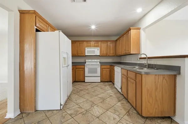$750,000 | 1177 Plover Circle, Ponder, TX 76259