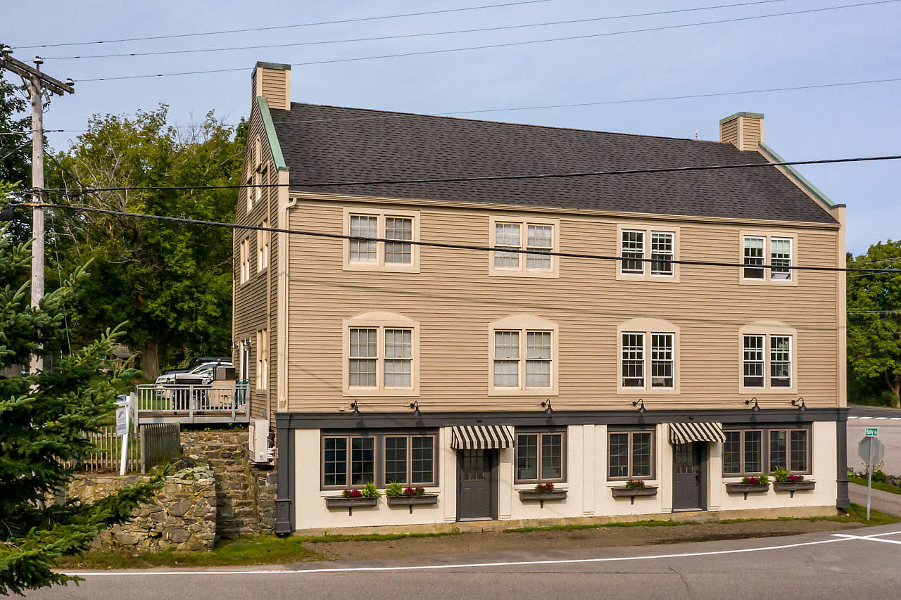 145 Pepperrell Road, Unit 145 Kittery, ME 03905 - Photo 2 of 40 001-145PepperrellRoad-Kittery-ME-03905-s