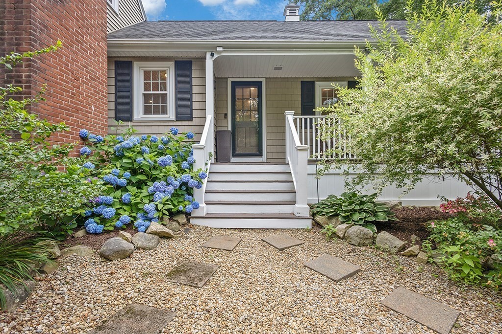 73 High Street Medfield, MA 02052 - Photo 4 of 38
