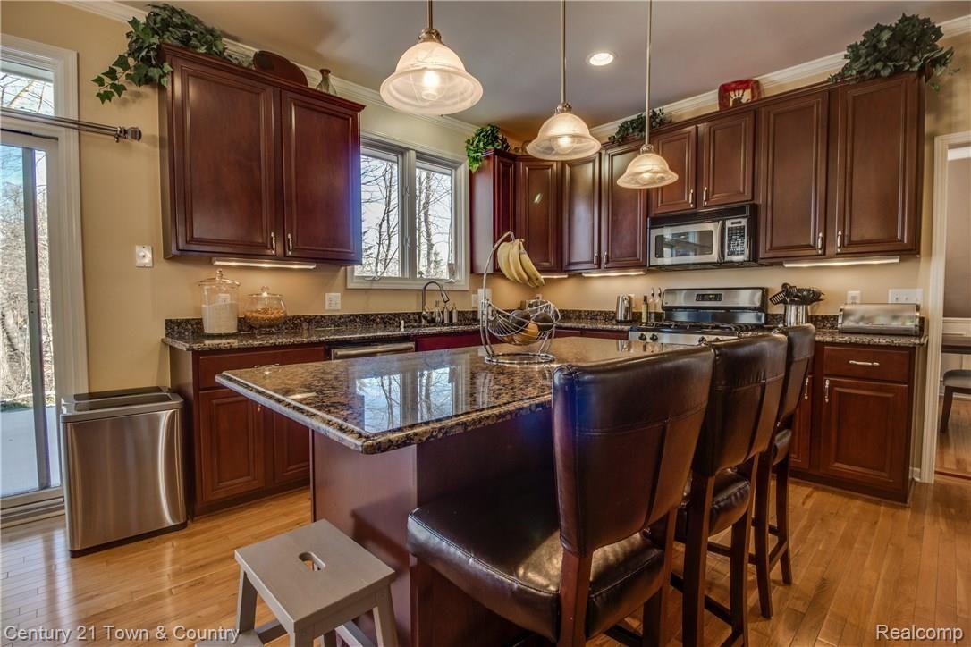 443 Mystic Valley Rochester, MI 48307 - Photo 14 of 56 interiors-14.jpg