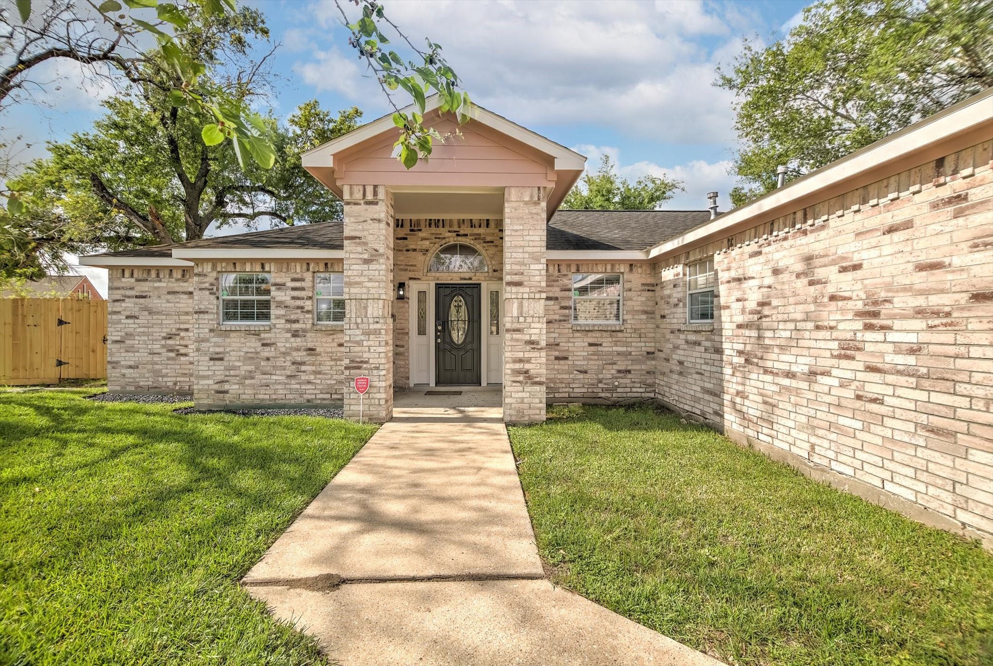 5418 Pershing Street Houston, TX 77033 - Photo 3 of 36